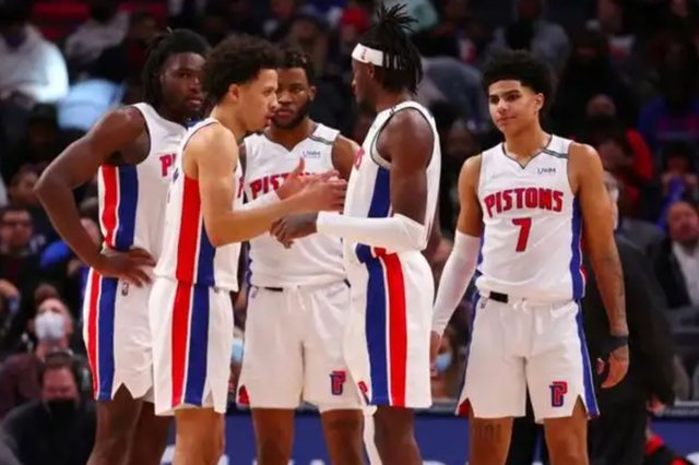 足球中超球队发布新赛季目标：冲击前四（中超球队公布新赛季目标：力争跻身前四）