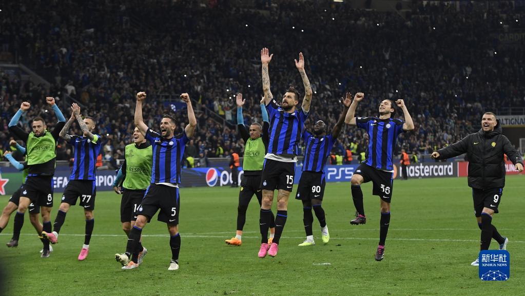 世体：皇马高层关注球队伤病问题，将其归咎于体能教练（世体：皇马高层忧心伤病潮，矛头指向体能教练）