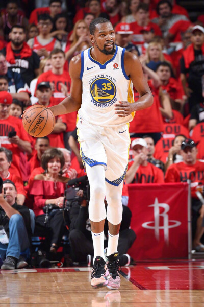 恍如隔世，巴萨上一次在诺坎普比赛法蒂双响，登贝莱助攻（恍若隔世：巴萨上次在诺坎普出战，法蒂梅开二度，登贝莱送出助攻）