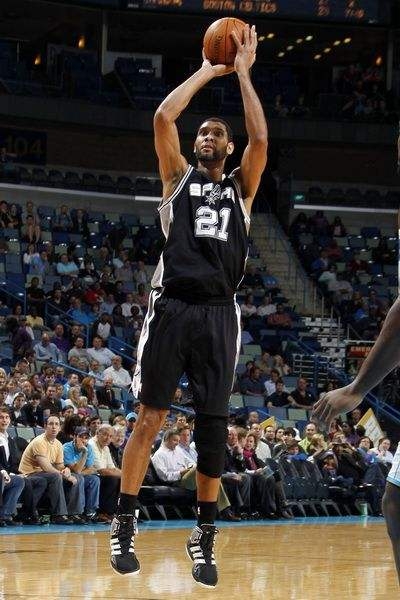 湖人浓眉哥篮下统治球队获胜（浓眉内线制霸助湖人取胜）