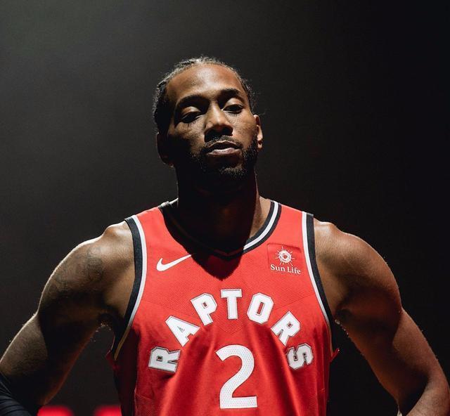 三节打卡！亚历山大正负值+43，继续领跑联盟正负值榜单（三节下班！亚历山大+43正负值，继续领跑联盟正负值榜）