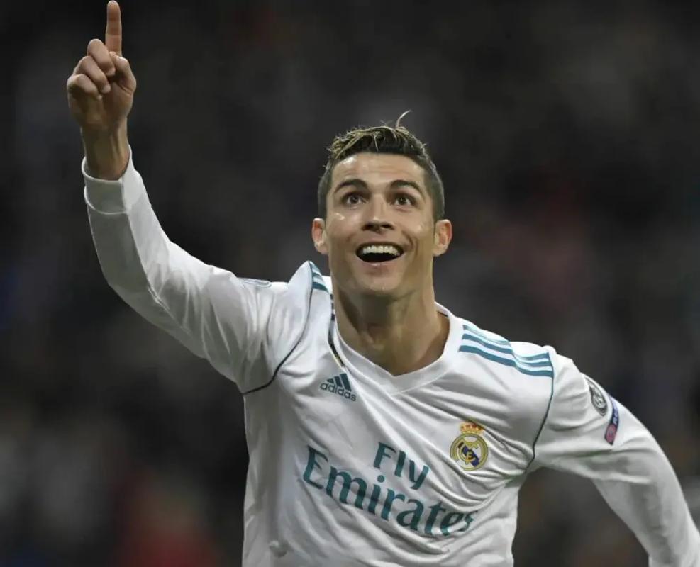 队报：雷恩17岁高中锋梅特潜力高，他选39号只因好友特尔