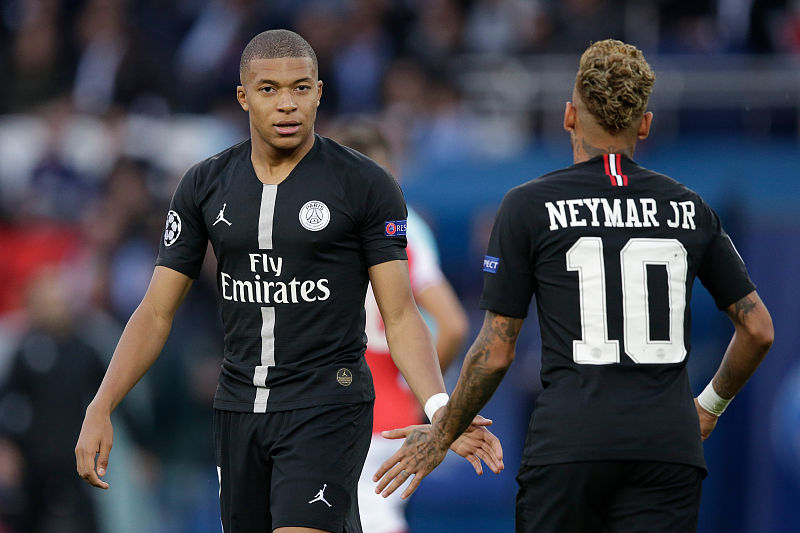 半场战报：莱切2-0都灵，班达建功，拉萨纳-库利巴利破门