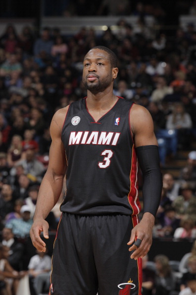 阿斯：皇马不会强行引入中场球员，勉强补强不如维持现有阵容（阿斯报：皇马不盲目引进中场，宁保现有阵容不做勉强补强）