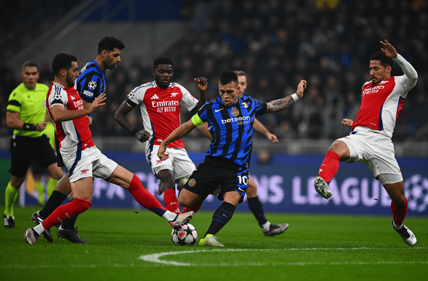 剑南春丨拜仁让二追六6-2逆转弗赖堡，奥利塞2射3传，卡尔传射（剑南春丨拜仁2球落后连入6球6-2翻盘弗赖堡，奥利塞梅开二度+3助，卡尔传射）