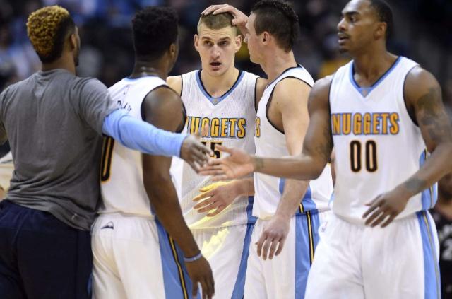 这队防守轮转太快了（这支球队的防守轮转速度惊人）