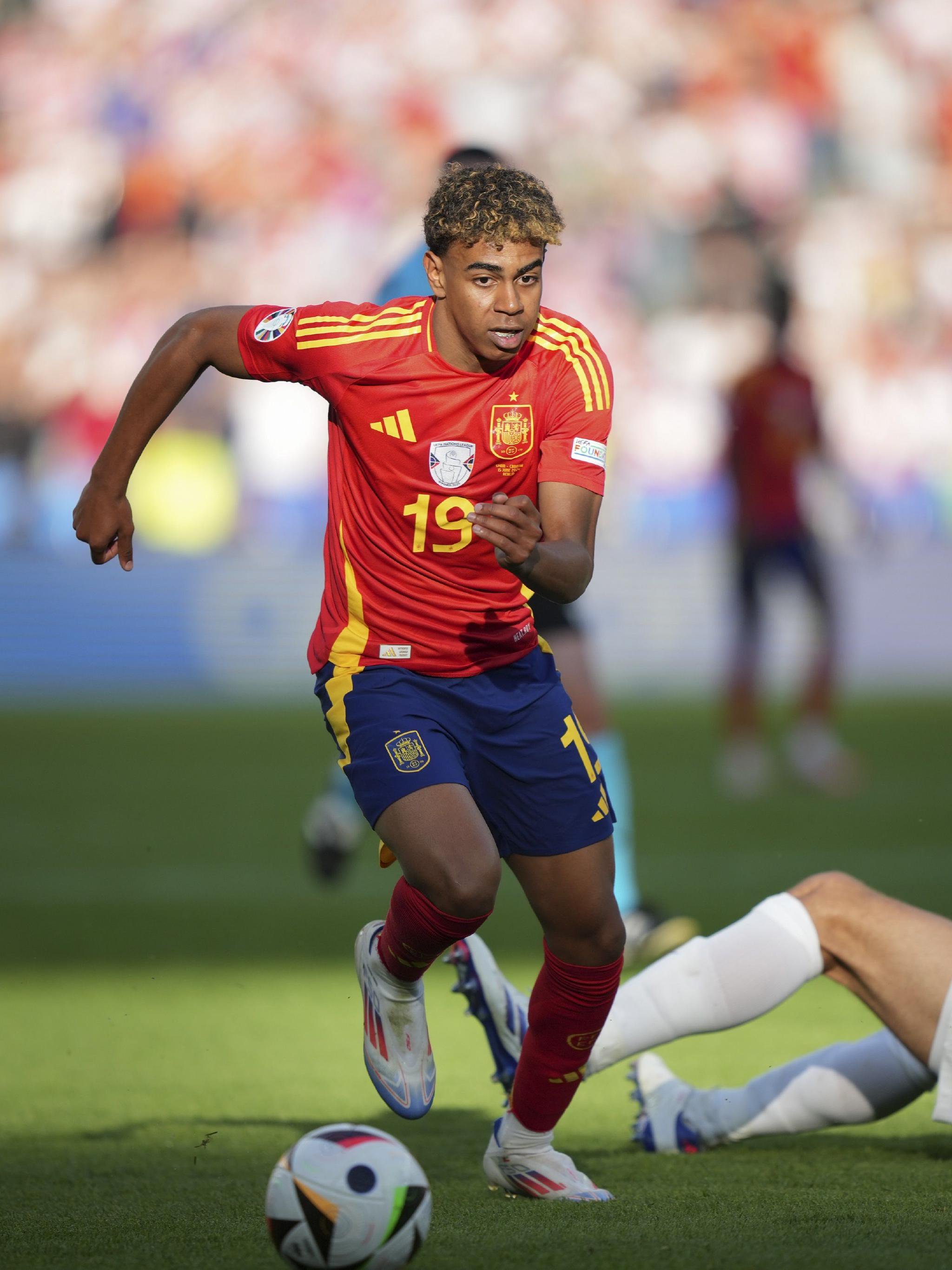 图赫尔：贝林厄姆不喜欢被换下，但这个决定他必须接受（图赫尔谈贝林厄姆：不喜欢被替换下场，却必须接受安排）