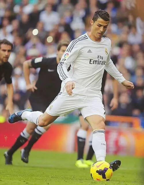 自威廉以来，埃斯特旺是首位连续3场欧冠进球的切尔西球员