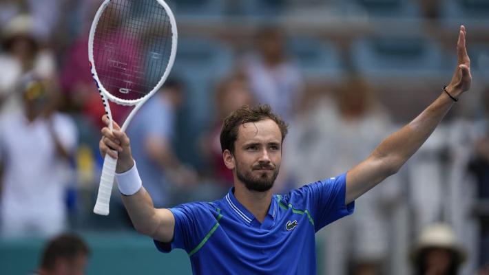 他在关键时 他在关键时